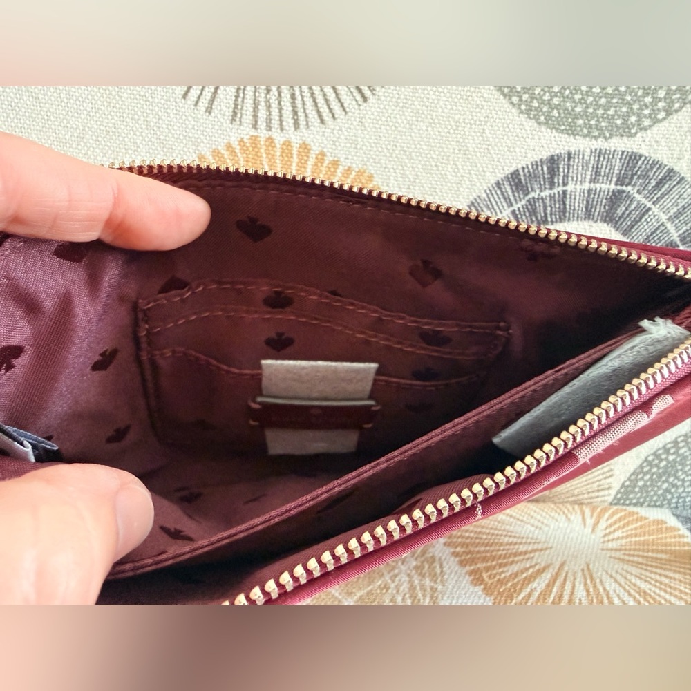 ♠️Kate Spade Burgundy Floral Wristlet Clutch Excellent Condition - Picture 3 of 7